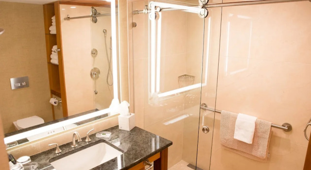 Четырёхместный номер Standard с балконом Golden Arrow Lakeside Resort