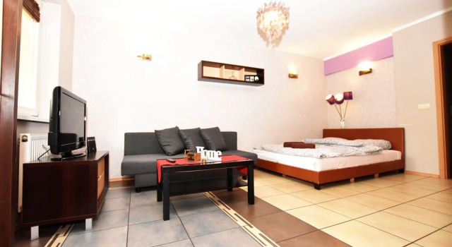 Студия с балконом City Central Apartments - Old Town