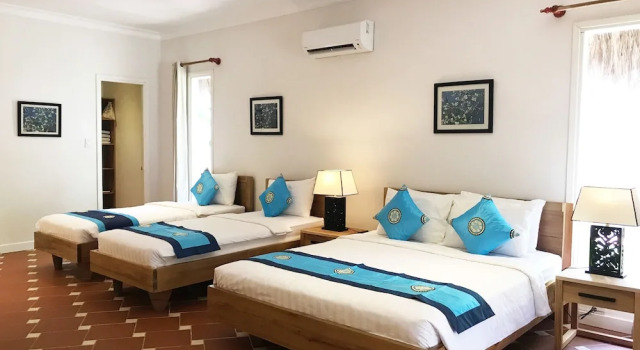 Четырёхместный семейный номер Standard с балконом и с видом на сад Peppercorn Beach Resort
