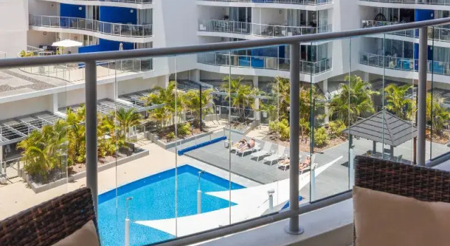 Апартаменты с 2 комнатами с балконом и с видом на бассейн Oaks Hervey Bay Resort and Spa