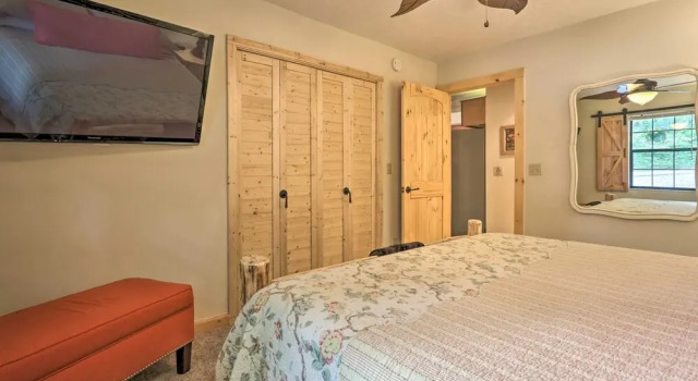 Mtn-view Cabin w/ Hot Tub in Sevierville!