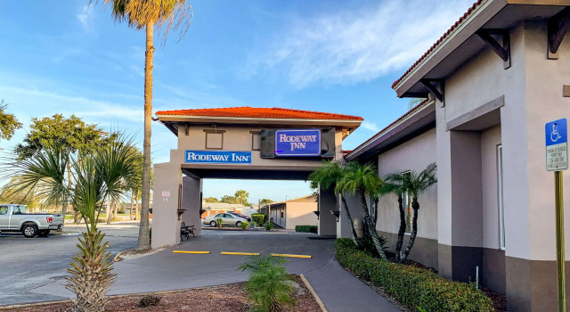 Sun City Center Inn, Book Hotel Sun City Center Florida