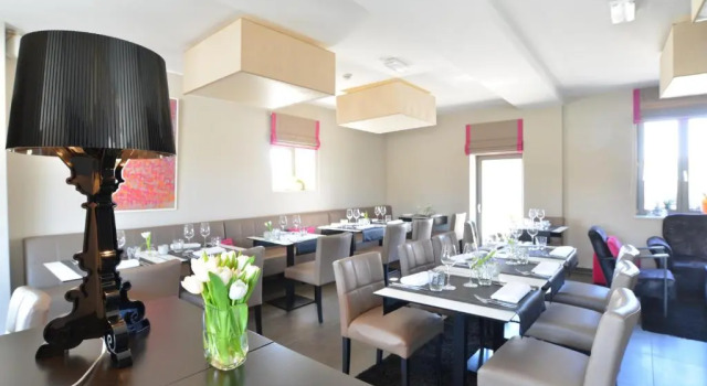 Durbuy Ô Restaurant Hotel, Забронировать Отель Отели в центре Дюрбюи, в центре
