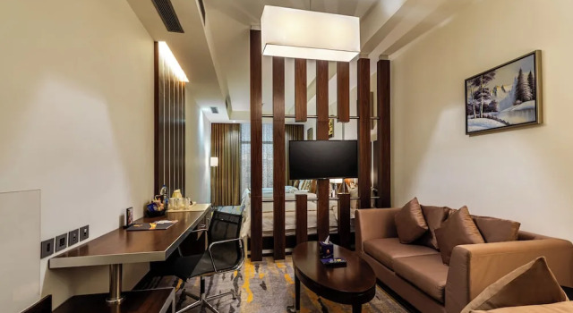 Трёхместный номер Deluxe с балконом Sulaf Luxury Hotel
