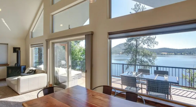 Коттедж с 5 комнатами с балконом Loon Lake Waterfront Retreat: 2 Decks & Dock