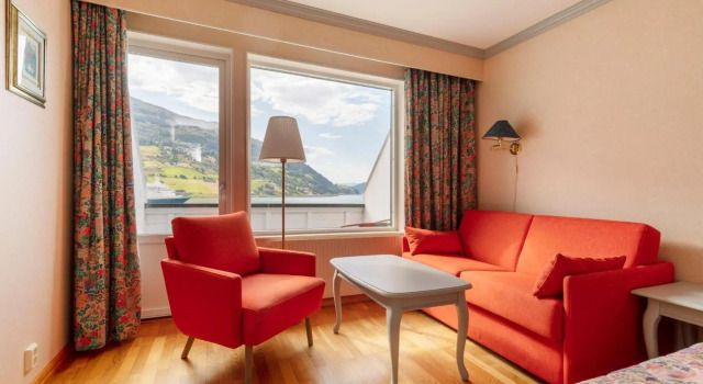 Olden Fjordhotel
