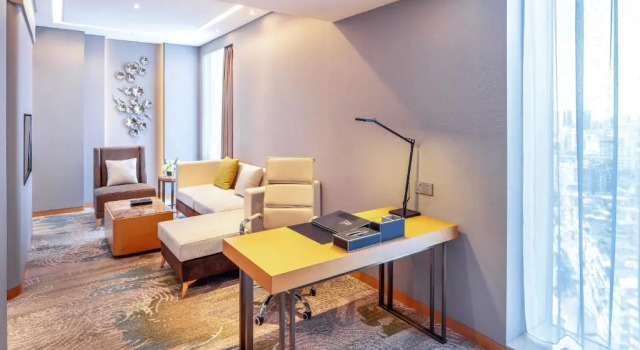 Люкс c 1 комнатой Holiday Inn Neijiang Riverside by IHG