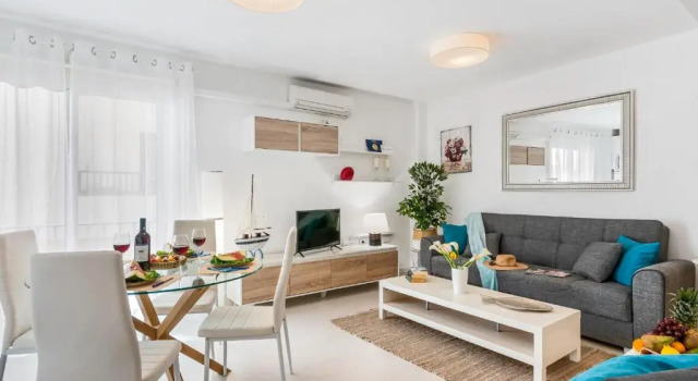 205 Los Cristianos by the beach, center, wifi AC, Book Hotel Hotels in Tenerife with Parking, Parking