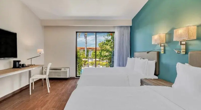 Четырёхместный номер Executive с балконом Fiesta Inn Oaxaca