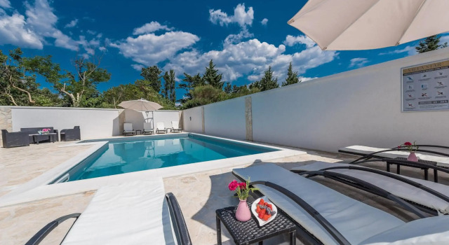 Villa Star 5 luxury apartment with a pool, Забронировать Апартаменты/квартира Апартаменты Новалья, Апартаменты/квартира