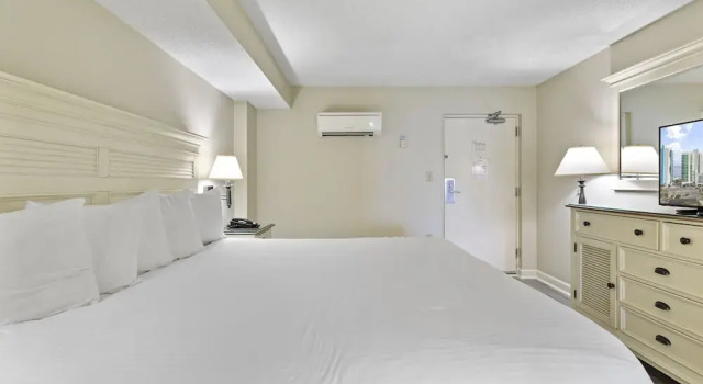 Номер Classic Sandy Beach Oceanfront Resort