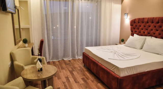 Hotel Evropa, Забронировать Отель Отели Улцинь 3 звезды, 3*