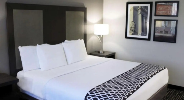 Номер La Quinta Inn & Suites by Wyndham Indianapolis Downtown