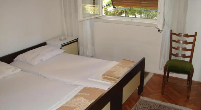 Rooms Nikola - 2 rooms, Prenota Hotel Splitska 