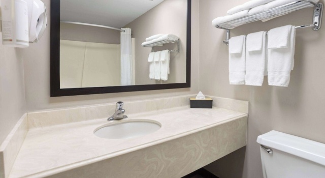 Двухместный люкс c 1 комнатой Super 8 by Wyndham Henrietta/Rochester Area