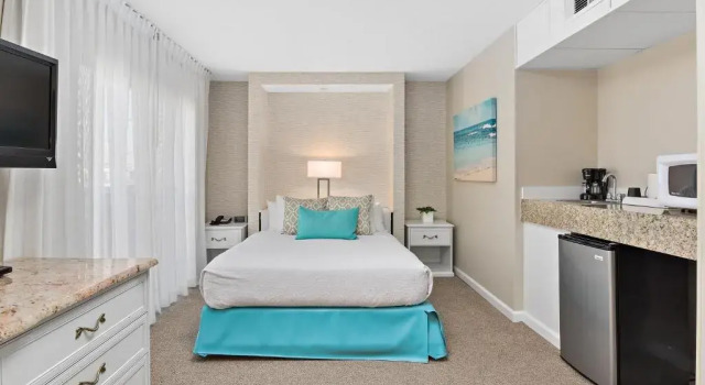 Студия Brighton Suites Hotel