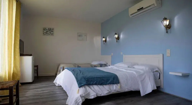 Четырёхместный номер Standard Les Ambassadeurs hôtel 3 Etoiles nouvelles chambres 2026 logis hôtel