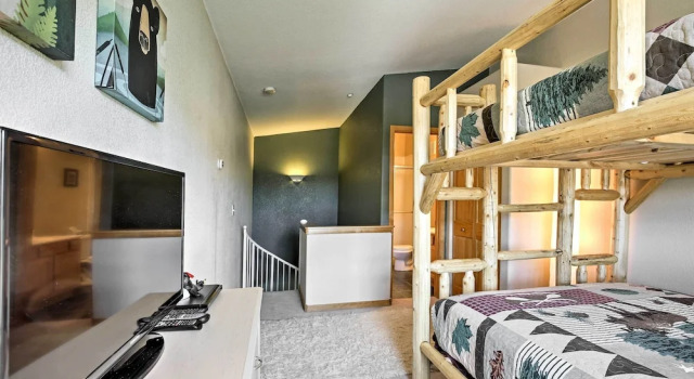 Newly Remodeled Mtn-view Condo in Silverthorne, Rezerwuj Apartament Hotele w Vail Ski z parkingiem, Parking