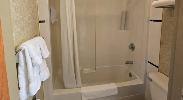 Апартаменты Lakeview Inns & Suites - Hinton