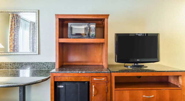 Четырёхместный номер Standard Quality Inn Chicopee-Springfield