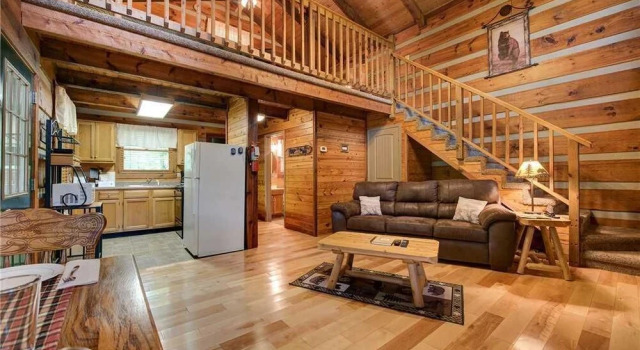 Little Bear Hideaway 1 Bedroom Home with Hot Tub
