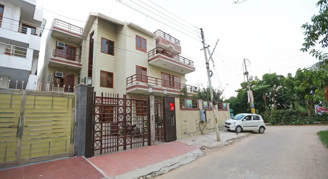 OYO 9581 Green Residency