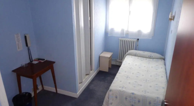 Hotel Hélios, Забронировать Отель Отели Лурд с парковкой, рядом с Приходская церковь Сакре-Кёр, Парковка