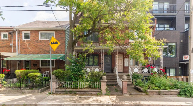 Newly renovated 4 Bed 3 Bath House in DT Toronto, Varaa Hotelli Toronto 