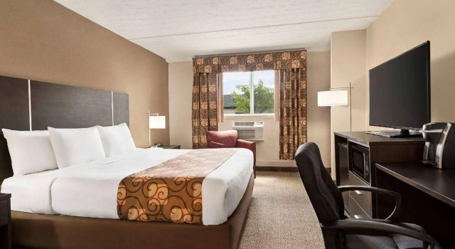 Двухместный номер Business Spark by Hilton Portland Airport Maine Mall