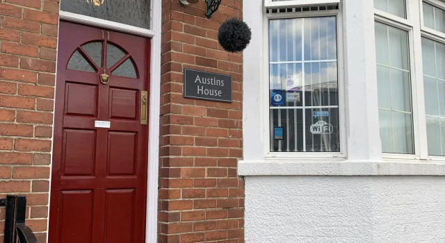 Austins Guest House, Забронировать Гостевой дом Гостевые дома Кардиффа, рядом с Blackfriars Priory, Гостевой дом