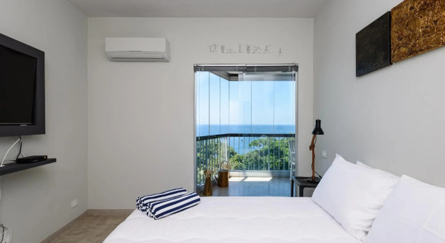 Ocean Blue Moderno com Vista Espetacular ao lado do Leblon na frente da Escola Stella Maris Garagem Internet Veloz 2 Smart TVs Piscina Sauna