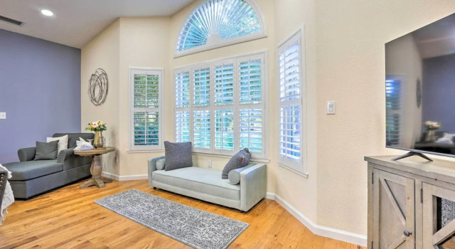 Chic Ranch-style Home on 33-acre Walnut Ranch, Rezerwuj Dom wakacyjny Wille w Winters, Willa