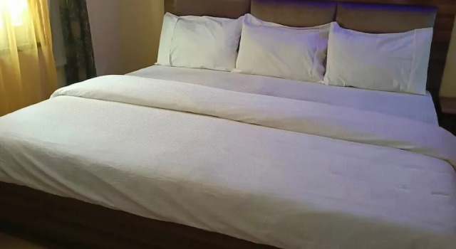 vermillion, Rezervovat Hotel Hotely v Owerri s parkováním, Parkování
