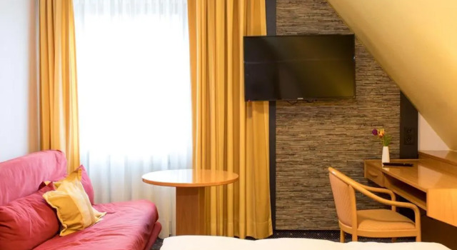 Hotel Restaurant Jägerhof, Book Hotel Weisendorf Middle Franconia