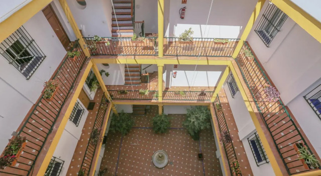 JUDERIA CENTER PREMIUM SUITES FREE Parking