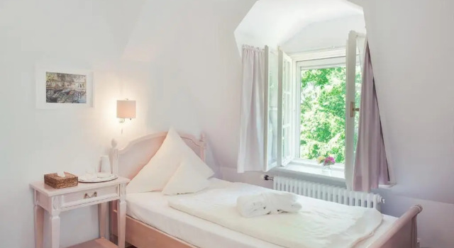 Одноместный номер Standard с видом на сад Schlossgut Oberambach BioHotel und Vitalzentrum