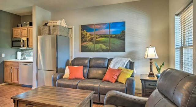 Branson Condo w/ Balcony on Ledgestone Golf Course, Забронировать Отель Отели Table Rock Lake с парковкой, Парковка
