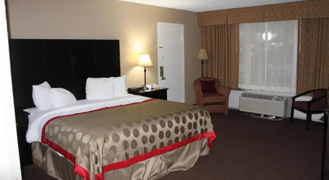 Двухместный номер Standard с видом на бассейн Quality Inn & Suites