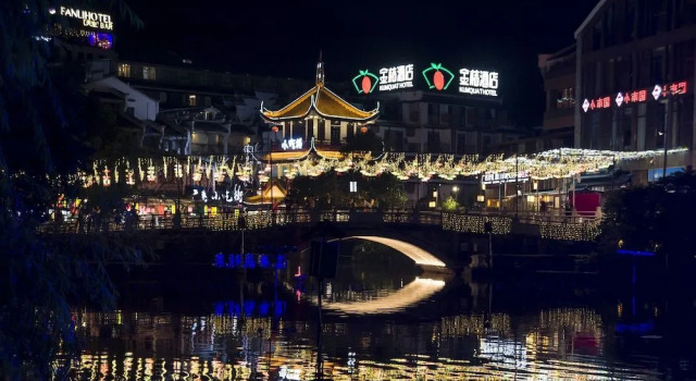 QJIA West Street Hotel, Boek Hotel Yangshuo Guangxi
