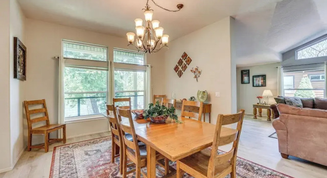 Waterfront Shady Cove Home w/ Fishing Deck!, Reserva ahora Casa o chalet Shady Cove Rogue Valley