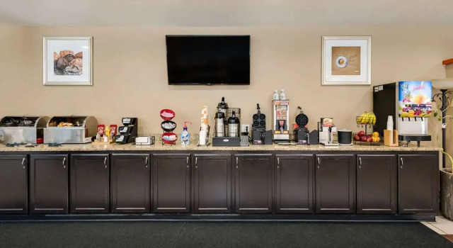 Clarion Inn & Suites Russellville I-40