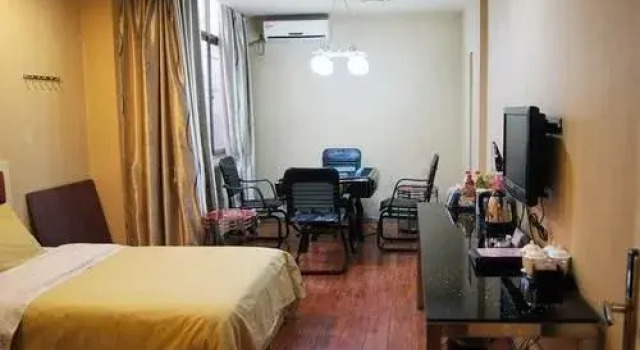 Xianning Yiju Holiday Hotel, Varaa Hotelli Xianning Hubei