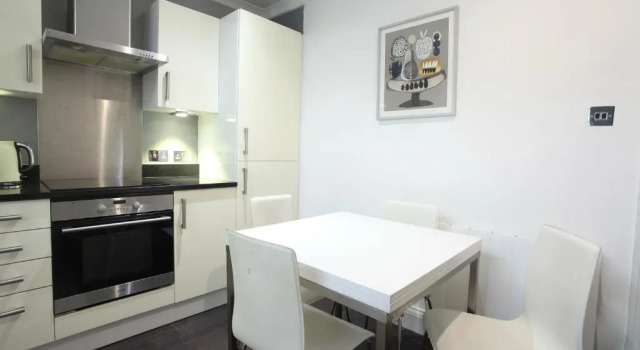 Walk to Notting Hill /Paddington 1 B/R with patio, Забронировать Апартаменты/квартира Апартаменты Лондона, рядом с Elfin Oak, Апартаменты/квартира