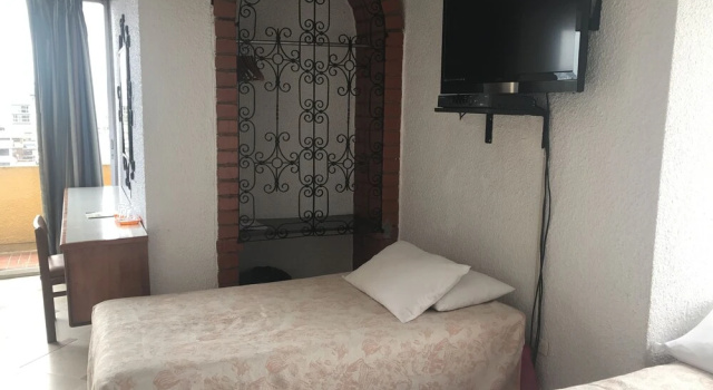 Четырёхместный номер Standard Hotel Savoy Inn