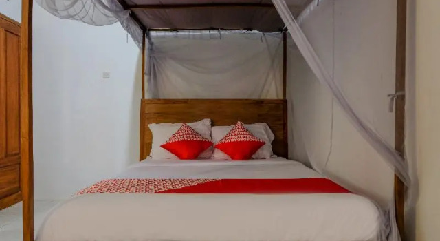 OYO 1230 Kampoeng Osing Syariah Guesthouse, Rezervasyon Otel Glagah East Java