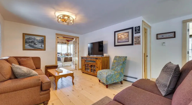 Duplex Unit, 2 Mi to Chittenden Reservoir!, Book Feriehus Sommerhuse i Vermont, Hytte