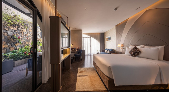 Люкс с балконом Champton Nha Trang Hotel