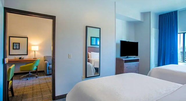 Шестиместный люкс с 2 комнатами Staybridge Suites - Sioux Falls Southwest by IHG