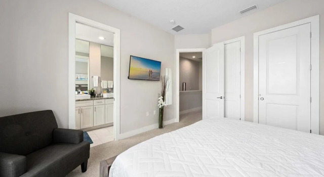 Townhouse 4 Bedrooms 5 Min to Disney!