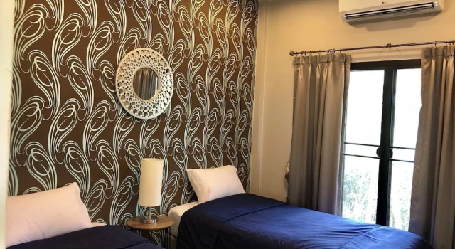 Breeze Valley 1 Palm House, Забронировать Отель Отели Ча-Ам с парковкой, Парковка